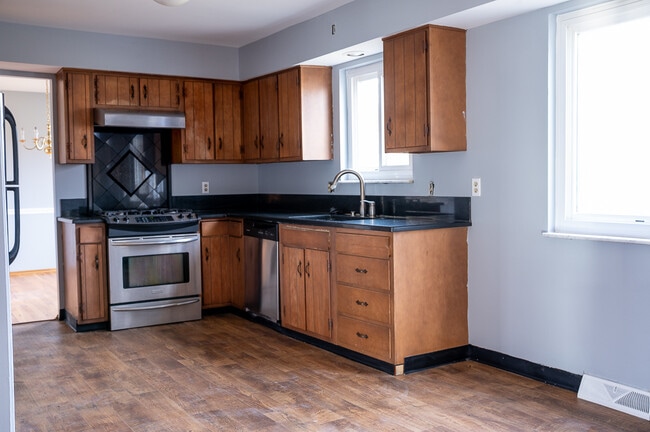 10737 Silverbrook Dr in Cincinnati, OH - Building Photo - Building Photo