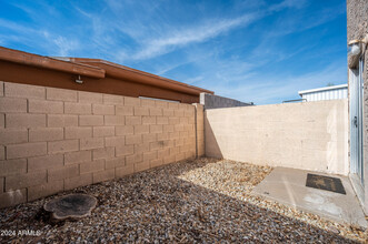 3044 E Beck Ln in Phoenix, AZ - Building Photo - Building Photo