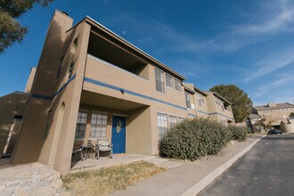 La Mesa Pearl in El Paso, TX - Building Photo - Building Photo
