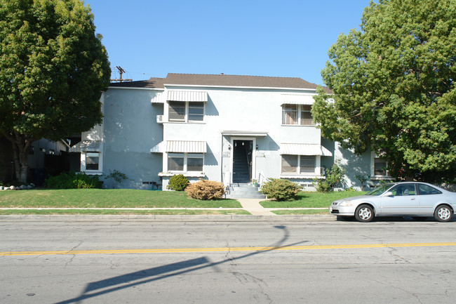 1110 N 3rd St in Burbank, CA - Foto de edificio - Building Photo