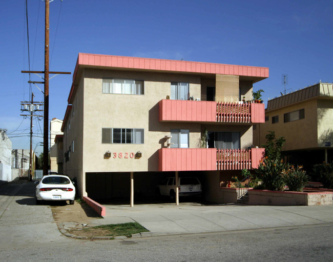 3820 Mentone Ave in Culver City, CA - Building Photo - Building Photo