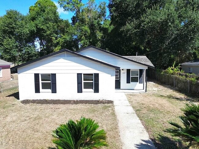 property at 2005 North St