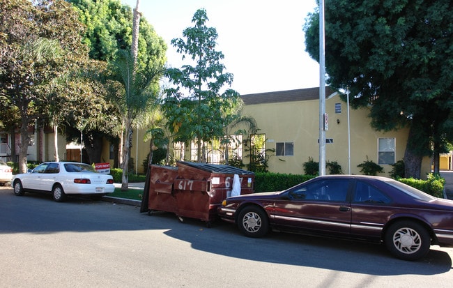 616 E Garfield Ave in Glendale, CA - Foto de edificio - Building Photo