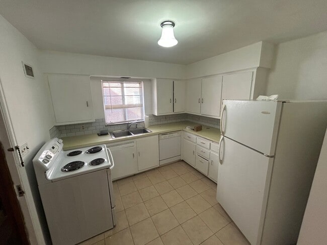 2677 Powhattan Pky, Unit Lower in Toledo, OH - Foto de edificio - Building Photo