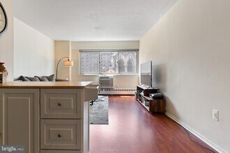 2101-17 Chestnut St in Philadelphia, PA - Building Photo - Building Photo