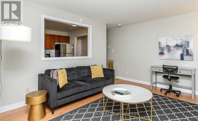 276 Carruthers Ave in Ottawa, ON - Building Photo - Building Photo