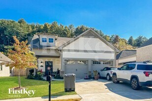 1402 Woodridge Pl in Gardendale, AL - Building Photo