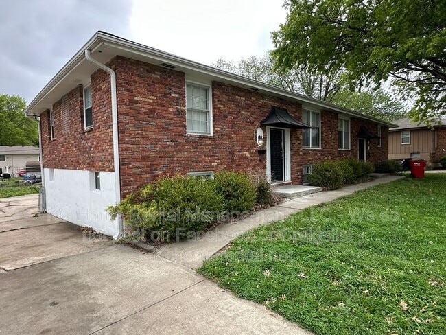 708 NW Mock Ave in Blue Springs, MO - Building Photo - Building Photo