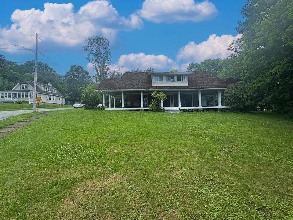 111 Orchard St in Monroe, NY - Building Photo