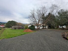 405 NW Lewisburg Ave in Corvallis, OR - Building Photo