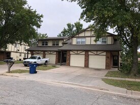 8713 W Thurman St, Unit 4 in Wichita, KS - Building Photo