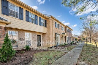 8207 Sawyer Brown Rd in Nashville, TN - Building Photo - Building Photo