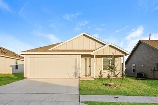2741 Ctr Crk Ln in Fort Worth, TX - Building Photo