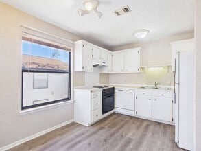 293 Billie Dr in Fredericksburg, TX - Building Photo - Building Photo