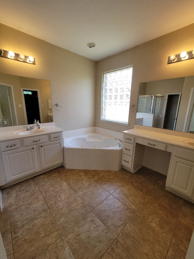 property at 14410 Floret Estates Ln