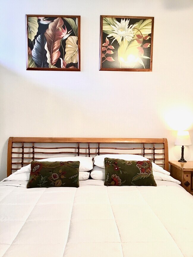 82 Nawiliwili St-Unit -Cottage in Honolulu, HI - Building Photo - Building Photo