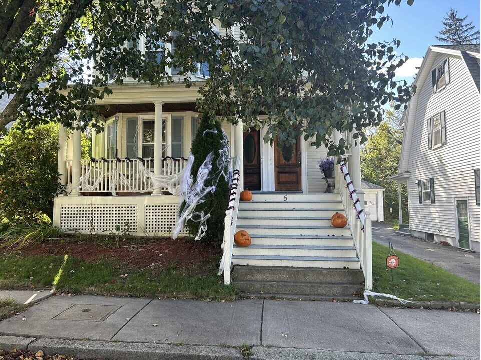 5 Larchmont Rd, Unit 3 in Salem, MA - Foto de edificio