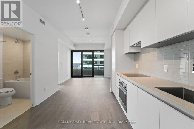 4015 The Exchange in Mississauga, ON - Building Photo - Building Photo