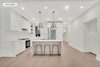 12-14 W 18th St in New York, NY - Building Photo - Building Photo