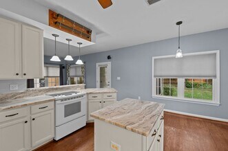 202 Peachtree Ln in Yorktown, VA - Building Photo - Building Photo