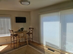 962 Ferdinand Ave in El Granada, CA - Foto de edificio - Building Photo