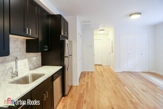 2203 W Eastwood Ave, Unit M453 in Chicago, IL - Building Photo - Building Photo