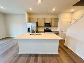 6318 Marinelli Dr S in Columbus, OH - Building Photo - Building Photo