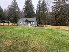 1070 E McReavy Rd in Union, WA - Building Photo - Building Photo