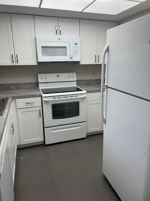 1512 SE Royal Green Cir in Port St. Lucie, FL - Building Photo - Building Photo