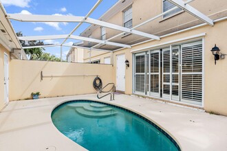 4030 Parkside Dr in Jupiter, FL - Foto de edificio - Building Photo