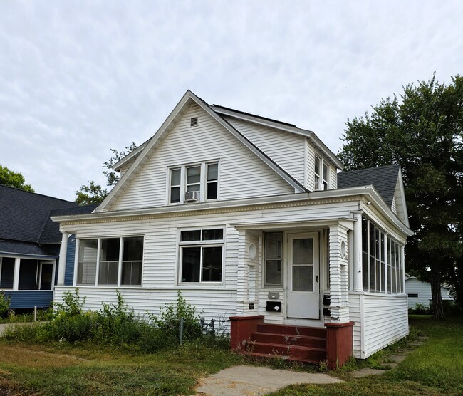 1114 W Broadway St, Unit 4.