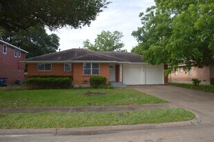 544 Willowood Ln in Lancaster, TX - Building Photo