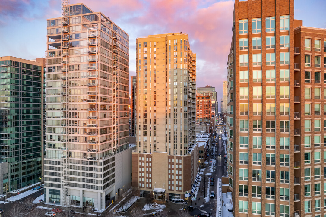 Admirals Pointe in Chicago, IL - Building Photo