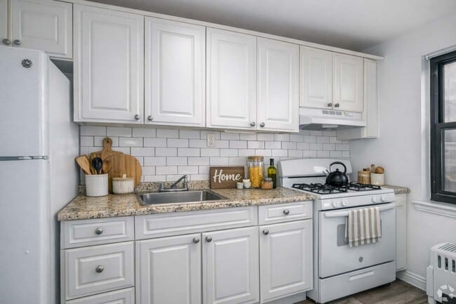 Maybrook Garden Apartments in Maywood, NJ - Building Photo - Building Photo