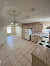 2220 W Candlelight Ln in Edinburg, TX - Building Photo - Building Photo