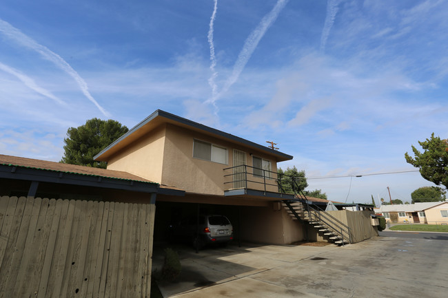 Lacey Villa Apartments in Bakersfield, CA - Building Photo - Building Photo