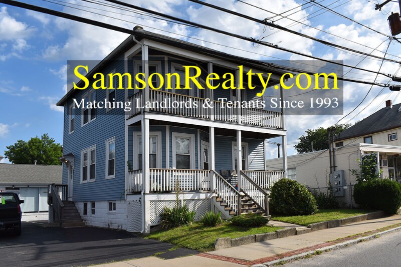 979 Mineral Spring Ave in North Providence, RI - Building Photo