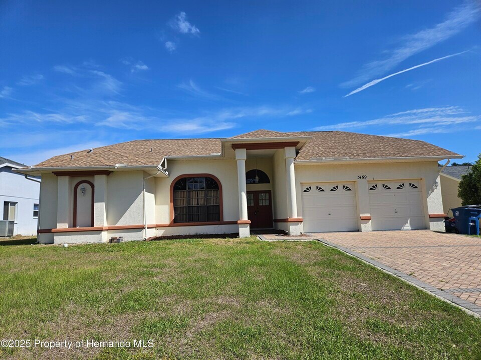 5169 Panther Dr in Spring Hill, FL - Building Photo