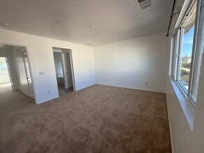 5642 Guardian Way in Chino, CA - Building Photo - Building Photo