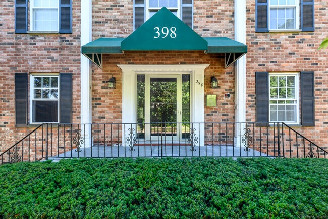 398 Courtland Ave in Stamford, CT - Foto de edificio - Building Photo