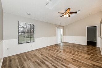 6210 Carrie Cir in Indianapolis, IN - Foto de edificio - Building Photo