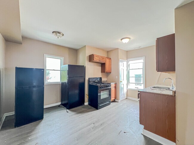 16 Jones Ave in Bridgeport, CT - Building Photo - Building Photo