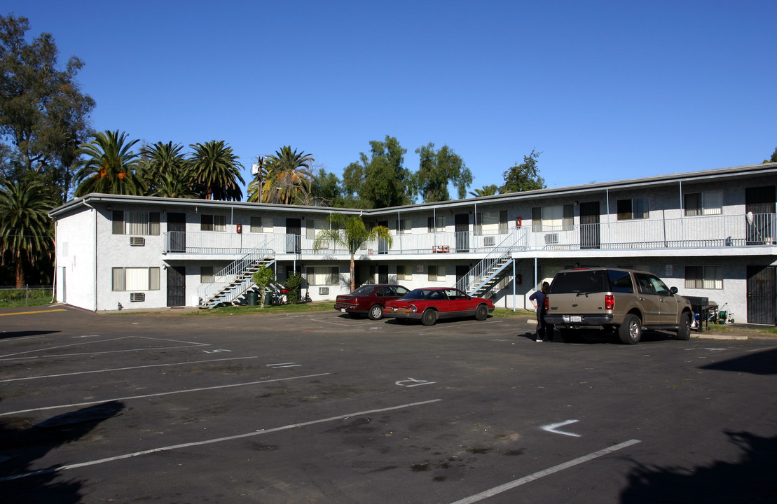 James Circle Apartments in Spring Valley, CA - Building Photo