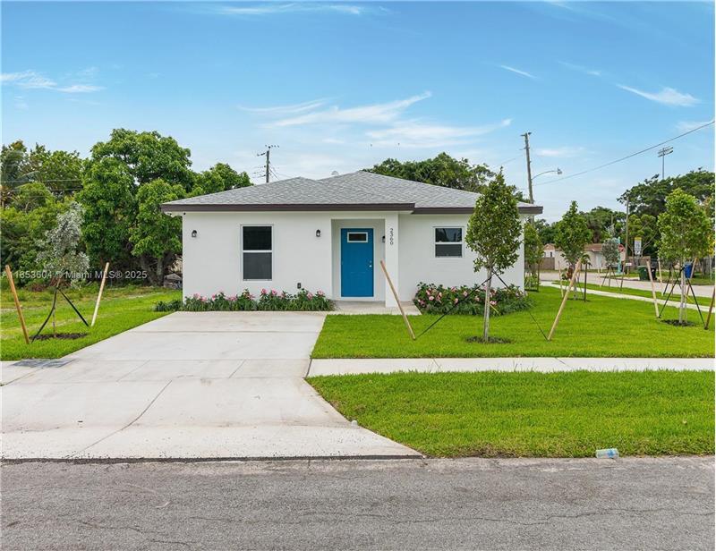 2360 SW 14th St in Fort Lauderdale, FL - Building Photo