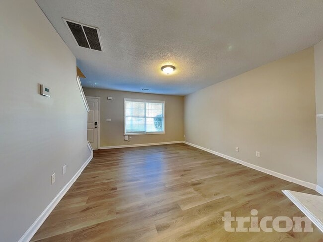 7632 McGillicuty Dr in Union City, GA - Building Photo - Building Photo