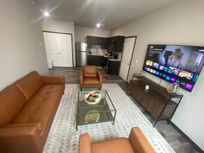 2411 S Jackson Ave, Unit 7 in Joplin, MO - Building Photo - Building Photo