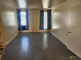 1205 S 17th St in Temple, TX - Building Photo