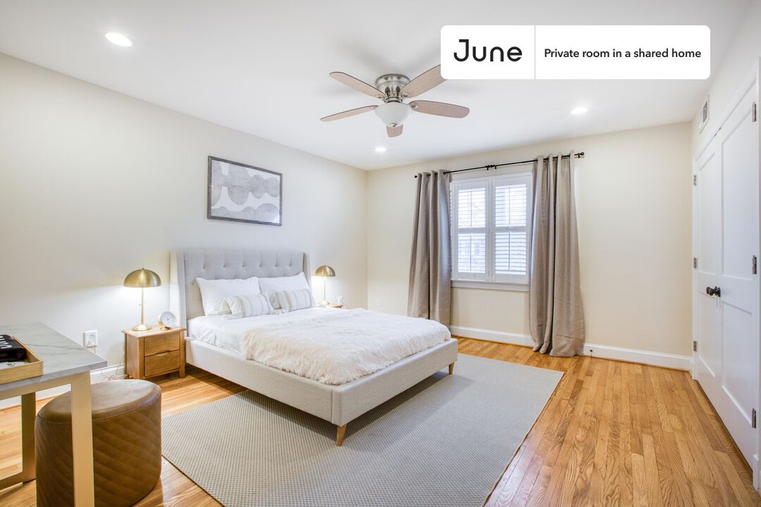 Private bedroom in 3 bed/2 bath Home in Washington, DC - Building Photo