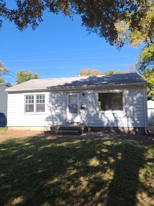 210 Brookwood Dr in Champaign, IL - Building Photo