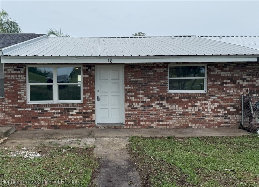 18 Whitner St in Avon Park, FL - Building Photo